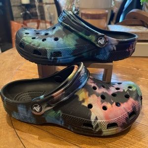 SOLD Tie dye Crocs size 5 women’s and 7 men’s